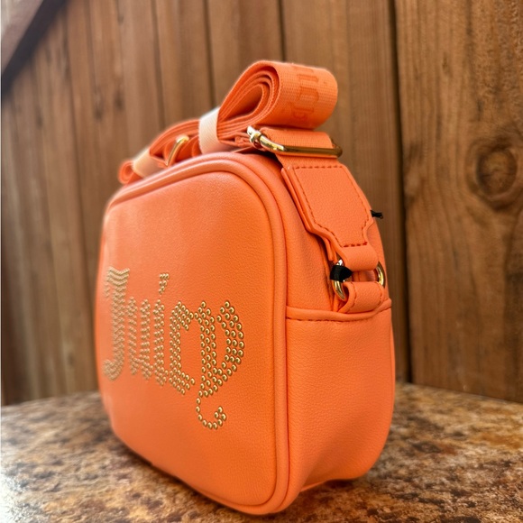 Juicy Couture Obsessed Camera Crossbody Bag - Picture 2 of 11
